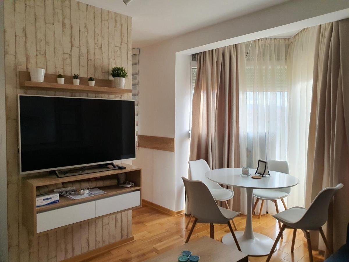 Andjelka A26 Apartment Veliko Gradiste Bagian luar foto